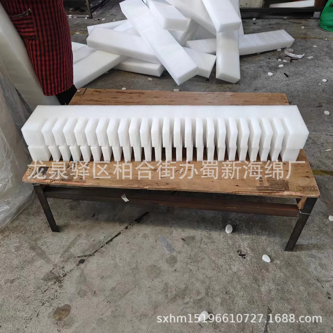 厂家供应黑色珍珠棉白色珍珠棉表绒布礼品盒内衬成型泡沫包装