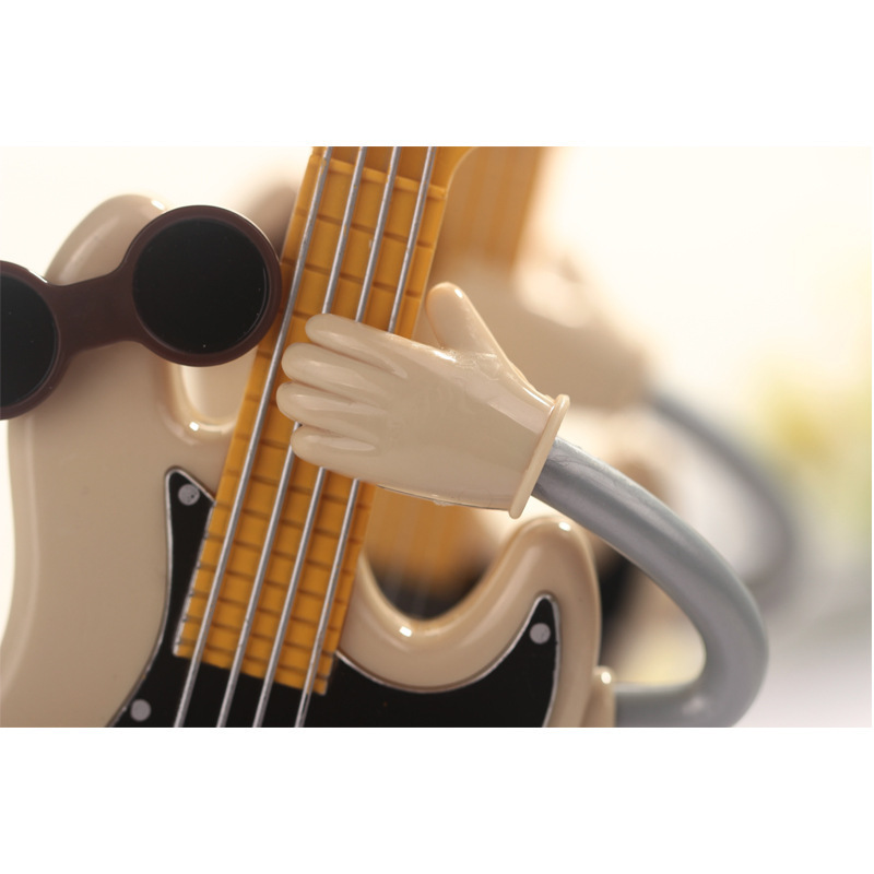 Guitarra swing nueva guitarra muñeca caja de música automática oscilación decoración de escritorio caja de sonido regalos de vacaciones al por mayor
