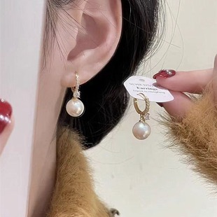 Diamond White Pearl Ear Buckle 2024 New Fashionable Elegant Earrings All-match Light Luxury Niche Design Ear Drop Women