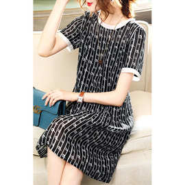 大码女装夏装2023新款时尚减龄洋气连衣裙胖人mm显瘦遮肚子小黑裙