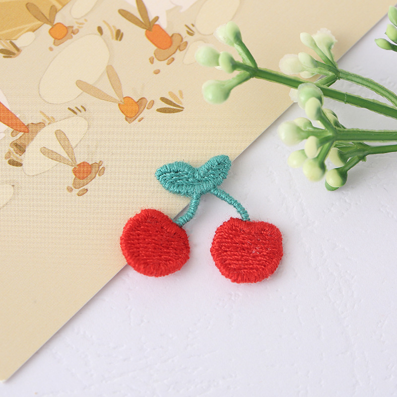 かわいいアップルチェリー刺繍布ステッカーぬいぐるみ服スカーフアクセサリー装飾ステッカーミニ携帯電話バッグ自己粘着|undefined