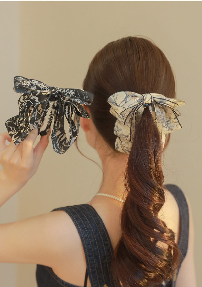 Women's Sweet Simple Style Bow Knot Cloth Hair Claws display picture 2