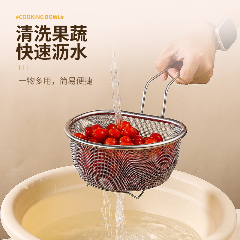 ステンレス製の水たまりかごの水たまりかごの家庭用台所のスプーンをすくって麺を煮ます。|undefined