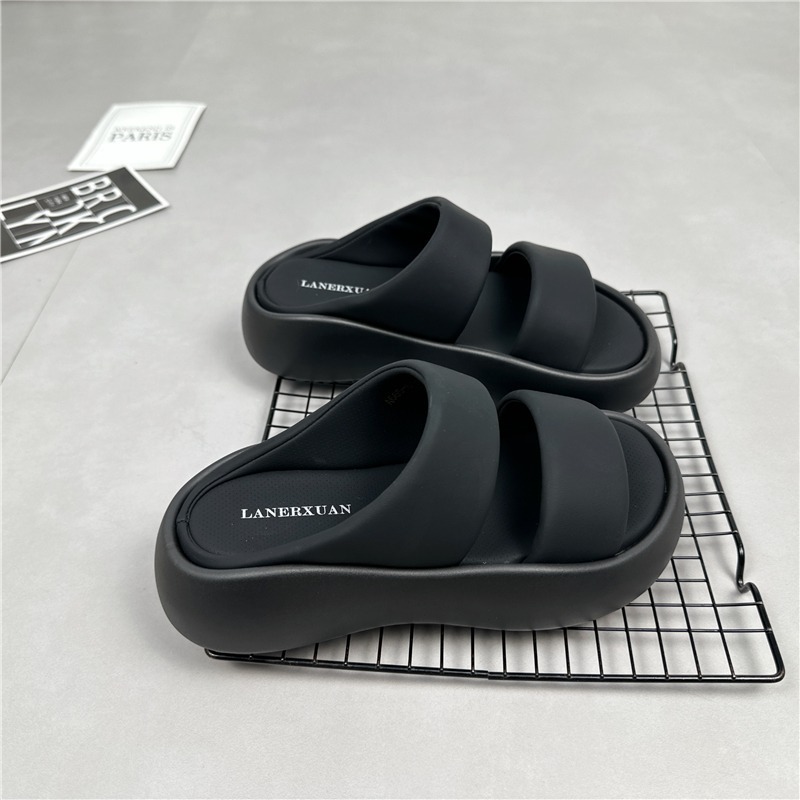 Tykksålede skinnsandaler og tøfler for kvinner 2023 sommer ny mote ett-ords all-match myk bunn casual sklisikre yttertøysandaler_voghion.com