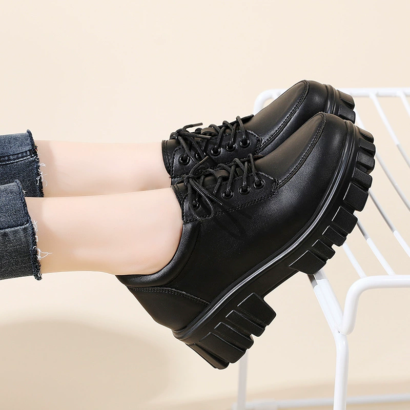 2024 весенняя новая женская обувь на толстой подошве на платформе, корейская версия, универсальные кожаные туфли на толстой подошве, модные повседневные туфли на плоской подошве в британском стиле