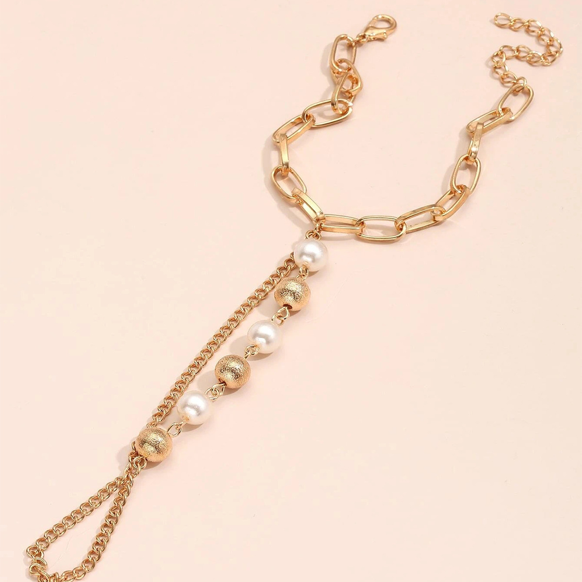 Minimalist-style Pearl Finger Chain Bracelet–AFashionable,Unique Gold-tone Alloy Chain Accessory