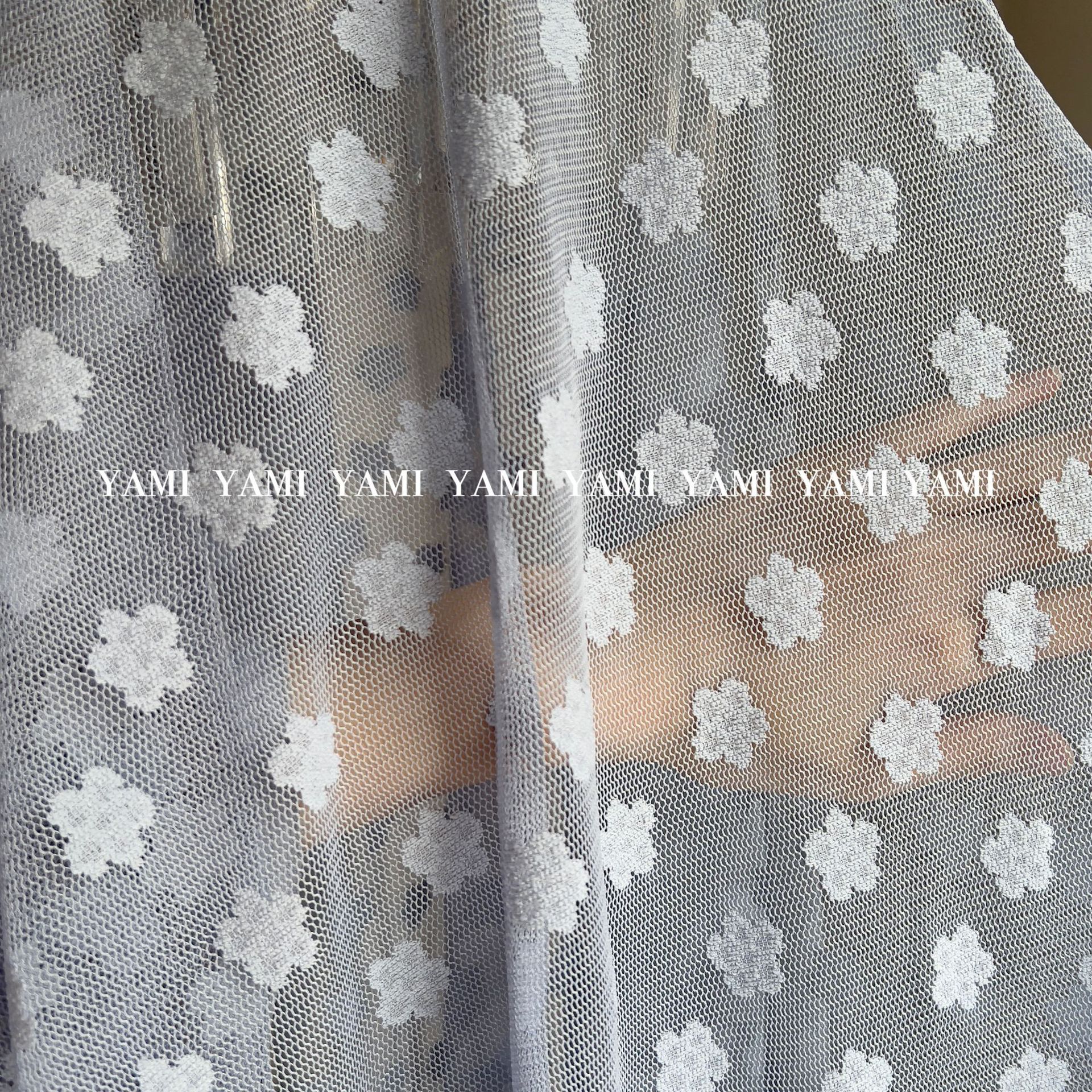 Tejido jacquard de encaje de poliéster Tejido de malla jacquard de flores pequeñas Falda de cortina de pedo Camisa de fondo Tela de falda Lolita