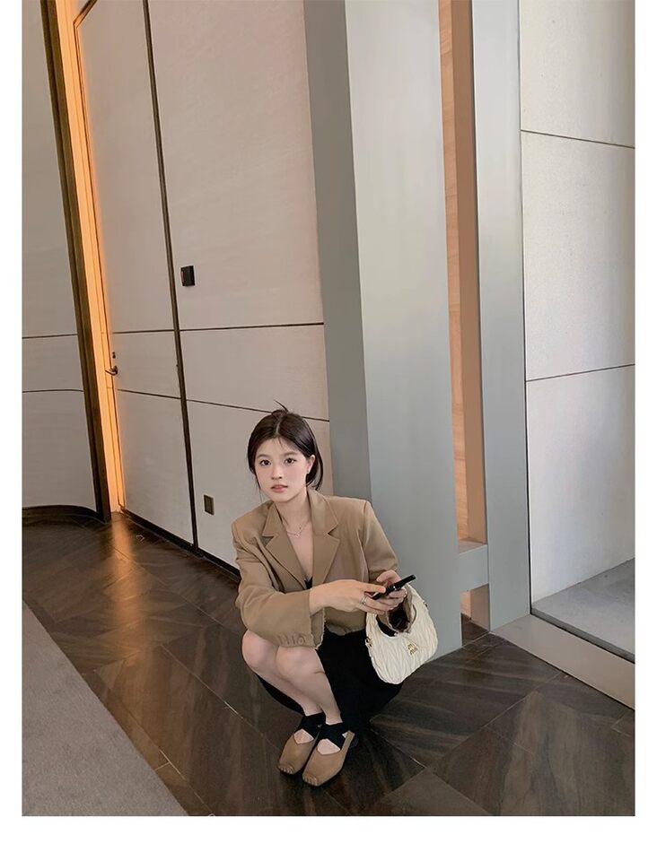 Giày búp bê nữ mũi vuông da cừu phối quai chéo, đế bệt gót thô 5 cm — Da đen (gót dày), Da đen (đáy phẳng), Màu trà sữa (gót dày), Màu trà sữa (đáy phẳng) chi tiết 122