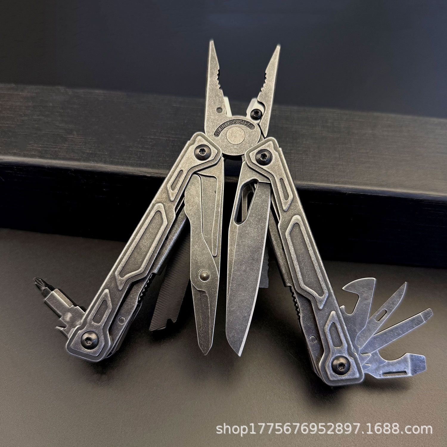 新款高品质多功能钳子户外折叠便携式工具救援工具露营装备万能钳