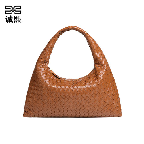 Commuter Versatile Large Capacity Retro Handbag for Women with Quality Casual Single Shoulder Bag Fashion Hand-woven Bag