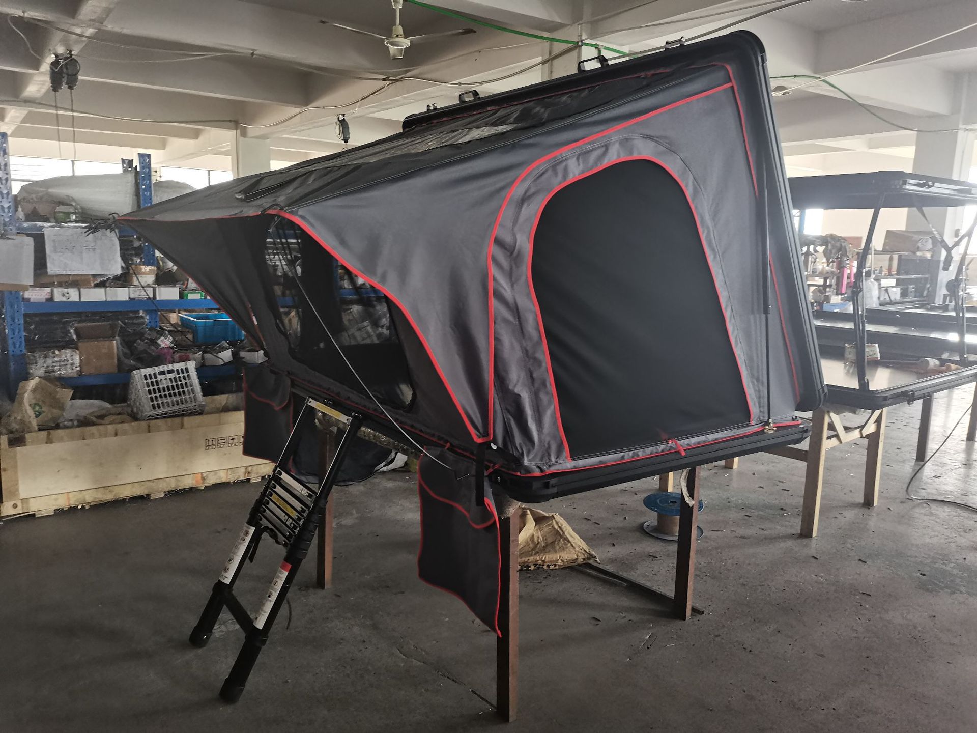 Tienda de techo lateral de aleación de aluminio abierta rápida gran tienda de camping de sombrilla autoconductora esencial tienda de coche