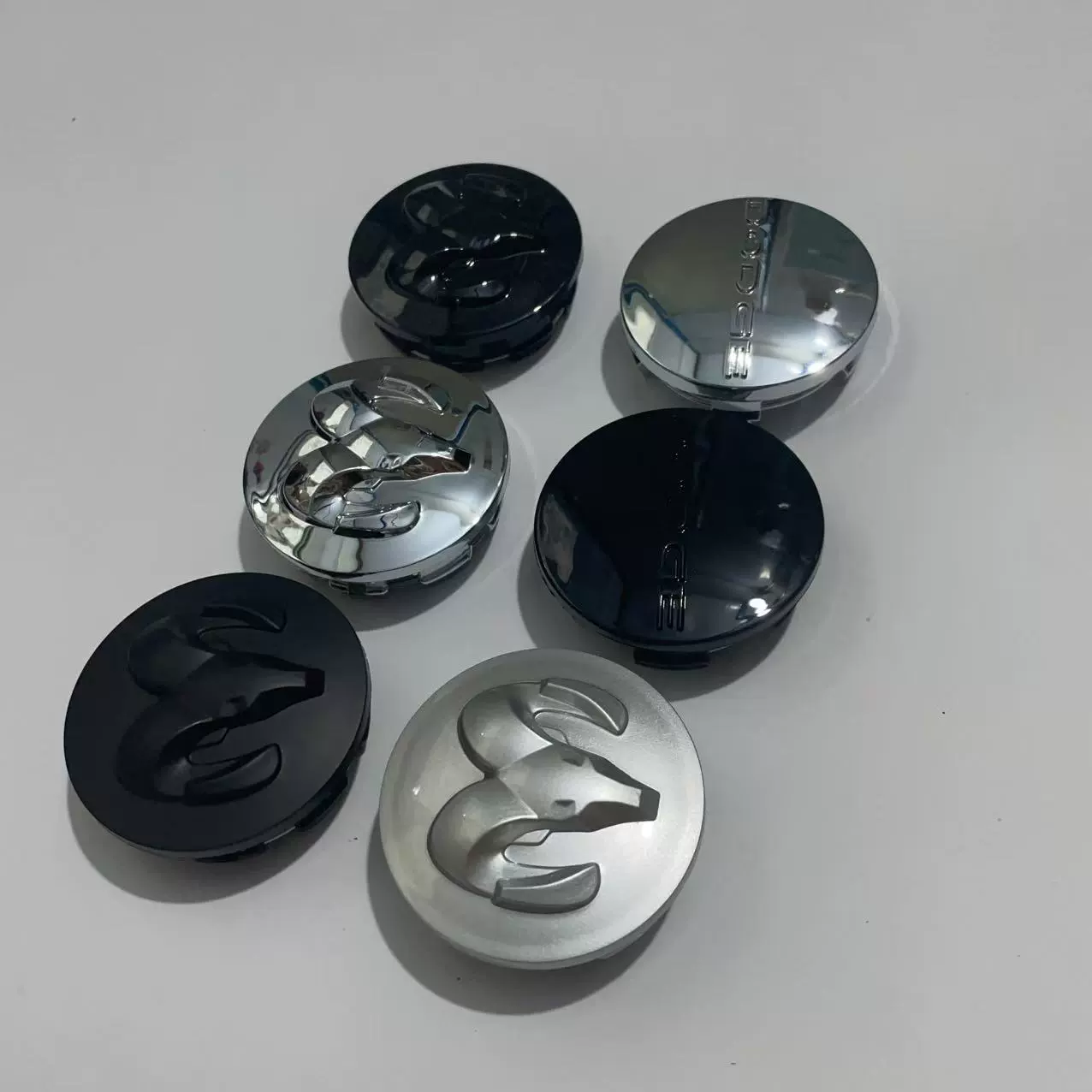 64 мм подходит для колпаков ступиц колес Dodge, DODGE Ram, Caliber, Coolbo, Coolway, а также для модификации колесных дисков.