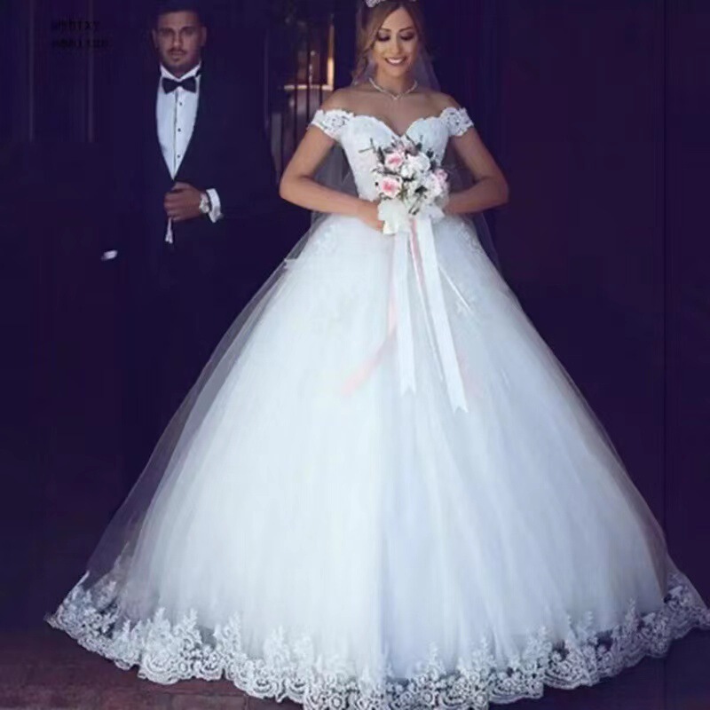 One-Shoulder White Bridal Gown with Lace Appliqué, Ball Gown Style, European Mid-Waist Tie-Back Wedding Dress