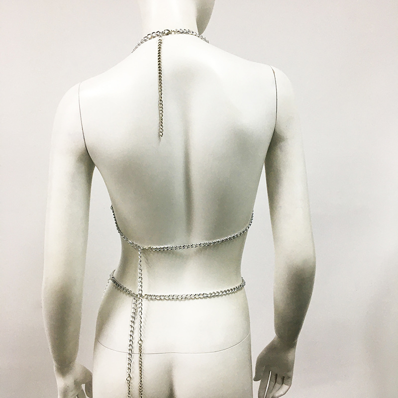 Title 12, Outfit da palco con pannelli a specchio metalli...