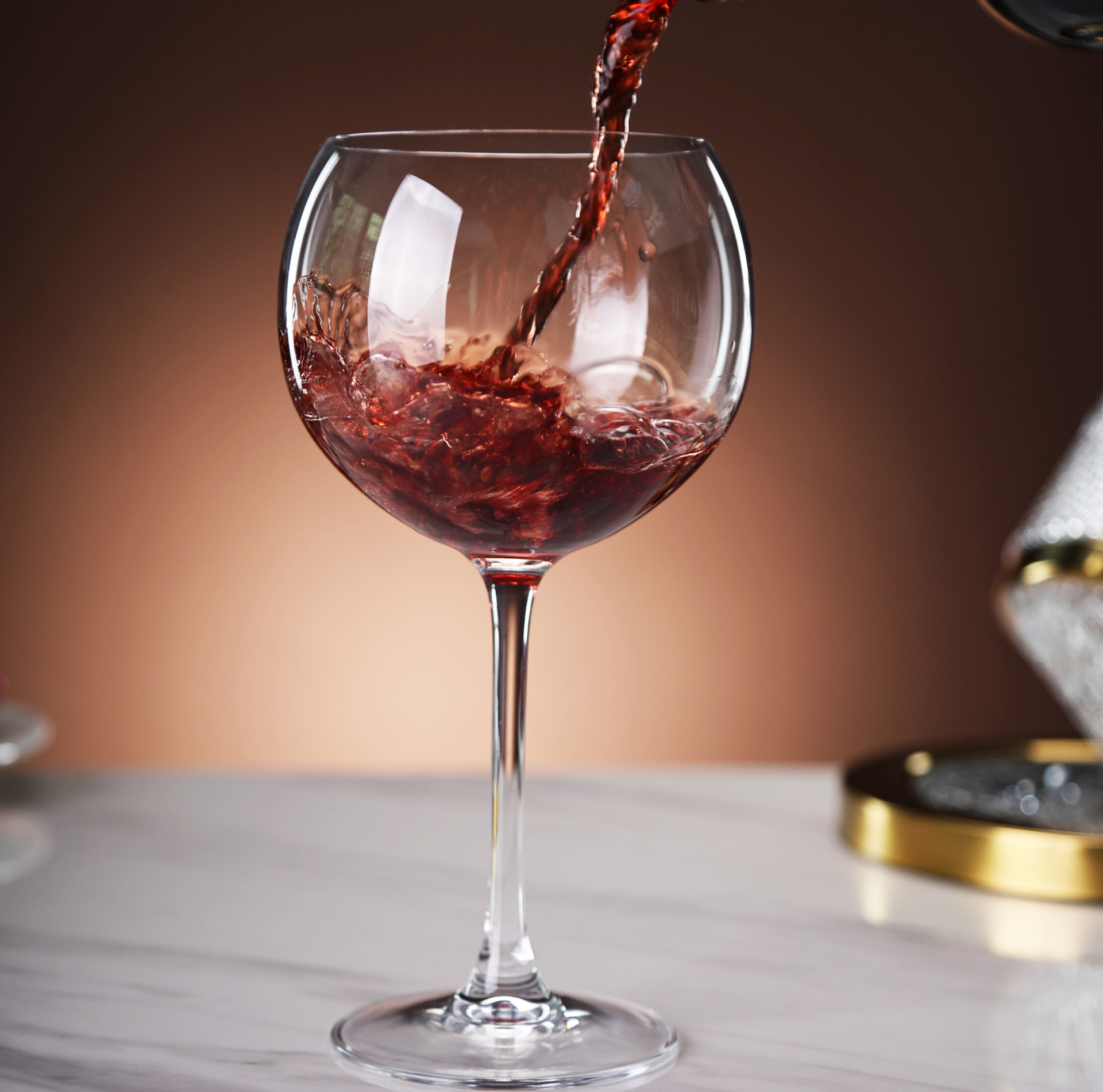 Hemisférico tazas de alto pie tazas de vino de gran capacidad tazas de vino tazas de vidrio tazas de champán tazas de cóctel impresión LOGO al por mayor