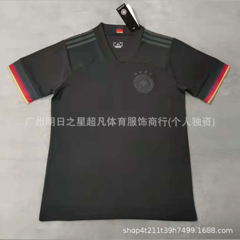 ブラジル、ドイツ、イタリア、スペイン、日本、イングランド、ベンフィカ、フランス、アルゼンチン、ポルトガルのサッカーユニフォーム|undefined