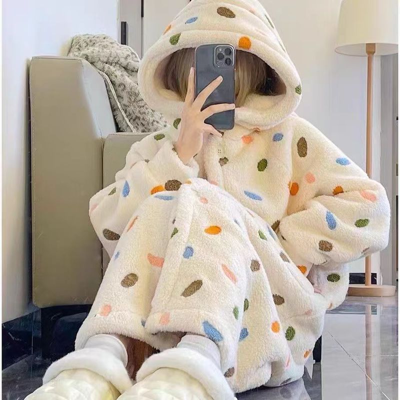 カラーの波の点のプリントのサンゴの絨毛の寝衣の女性の冬の絨毛の厚い立襟のパジャマは家の服の寝衣を着ることができます。|undefined