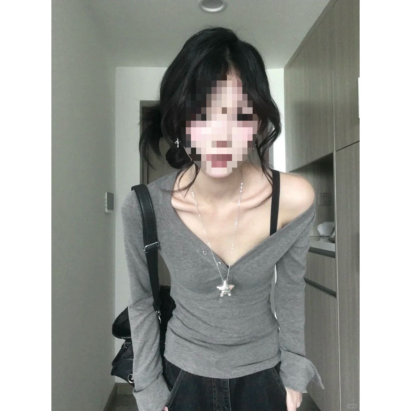 韩系辣妹灰色V领正肩长袖t恤女秋季修身显瘦收腰高级感打底衫上衣