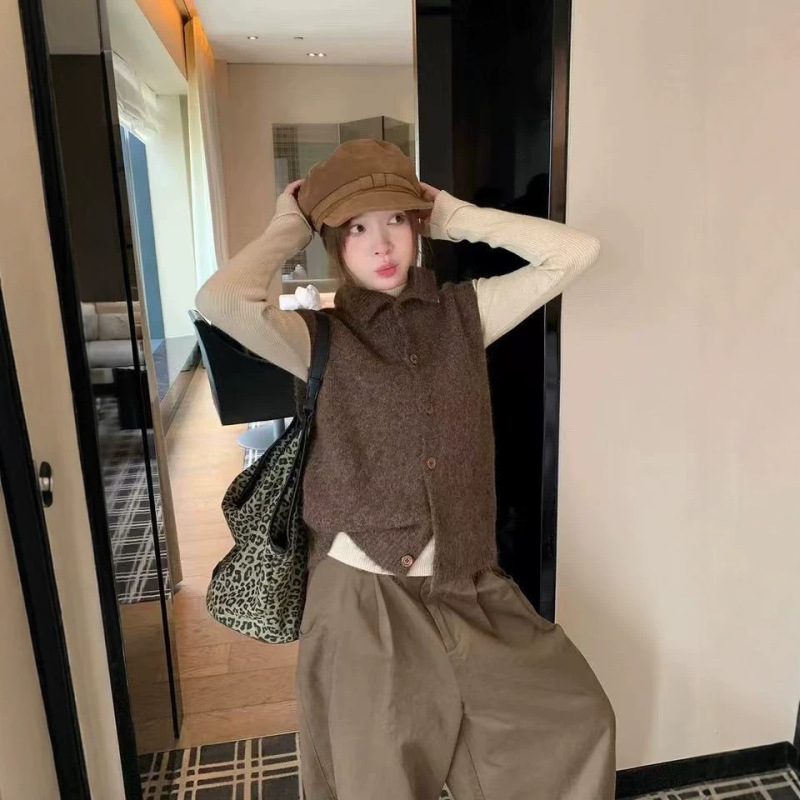 2026 New Vest Model: This year's popular hot-selling women's outerwear, small vest sweater for autumn and winter, brown layered knit inner wear 2026 New Vest Model: This year's popular hot-selling women's outerwear, small vest sweater for autumn and winter, brown layered knit inner wear