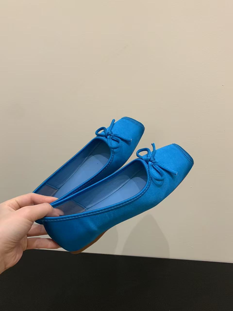 Aumento interno 3CM albaricoque suave zapatos de noche zapatos de mujer 2025 nuevos zapatos de ballet de satén rojo de primavera y verano