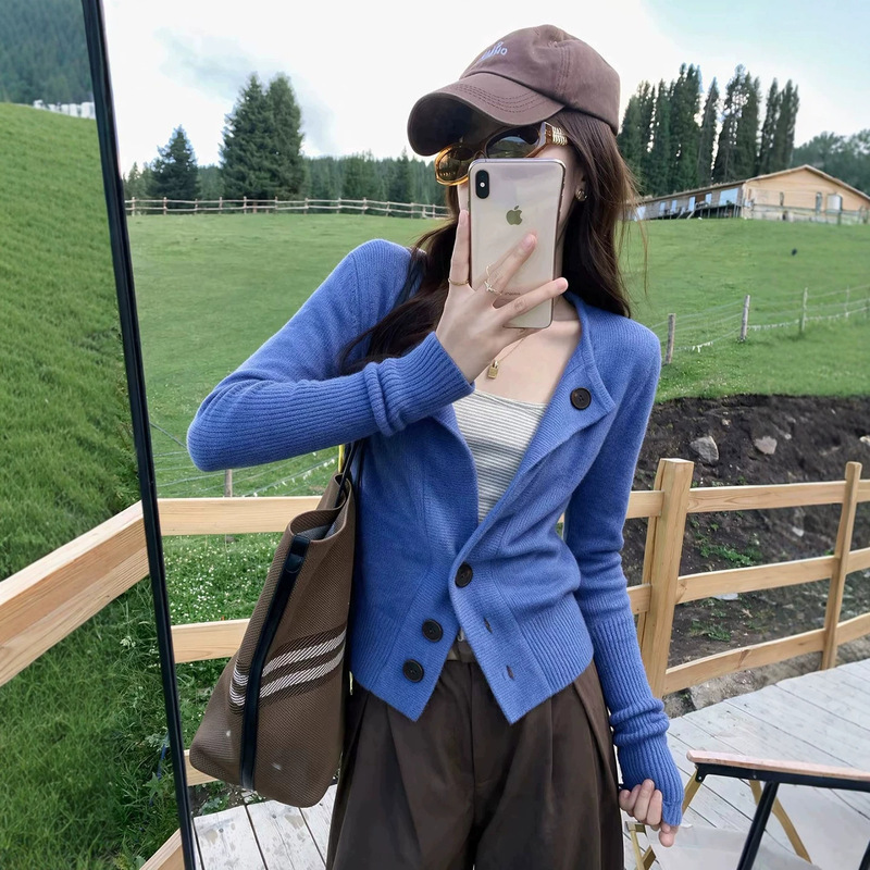 Zeng Xiaoxian blue collared sweater jacket for women, autumn loose fit, slimming, elegant, casual, Korean style, short knit top Zeng Xiaoxian blue collared sweater jacket for women, autumn loose fit, slimming, elegant, casual, Korean style, short knit top