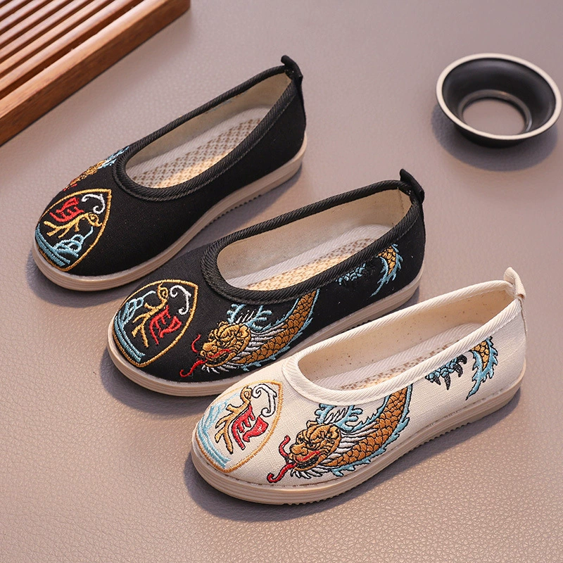 Старая пекинская обувь из ткани Новый год дракона
