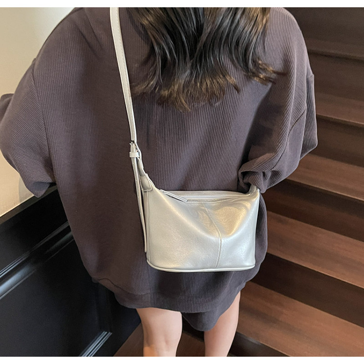 Korean commuter versatile underarm bag for women 2025 New summer fashion dumpling bag Niche single-shoulder crossbody bag trend undefined