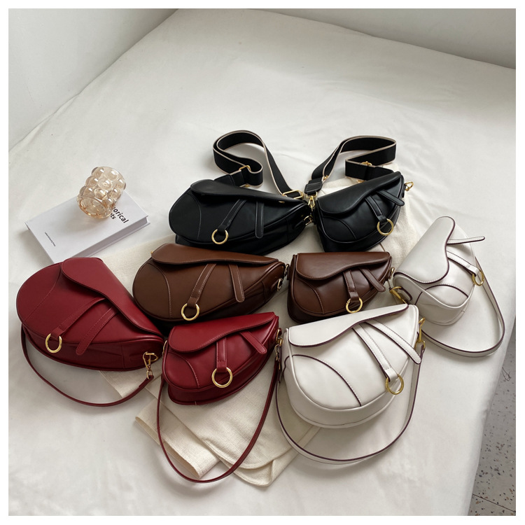 Women's Medium Summer Pu Leather Fashion Saddle Bag display picture 3