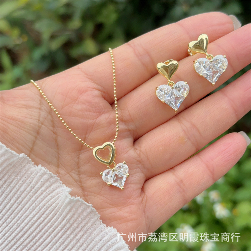 套装铜镀18K金放射线爱心项链耳钉组合镶满锆石 时尚 经典 简约