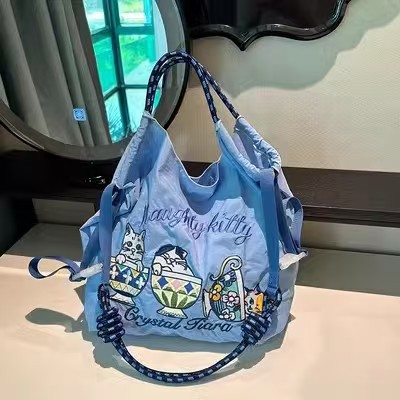 블루 티컵 캣 [대형]에는 어깨끈이 포함되어 있지 않습니다.