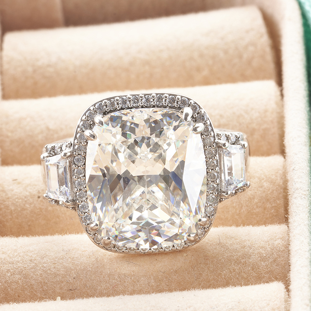 Almohada corte D color G color anillo de diamante de alto carbono 8 quilates diamante grande Super Flash diamante artificial anillo femenino