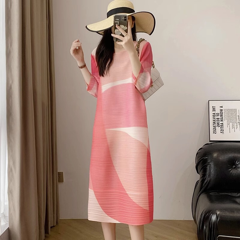 Miyake-Style Pleated Beach Vacation Dress 2024 Summer Women's Maternity Summer Dress Belly-Covering Printed Vacation Style