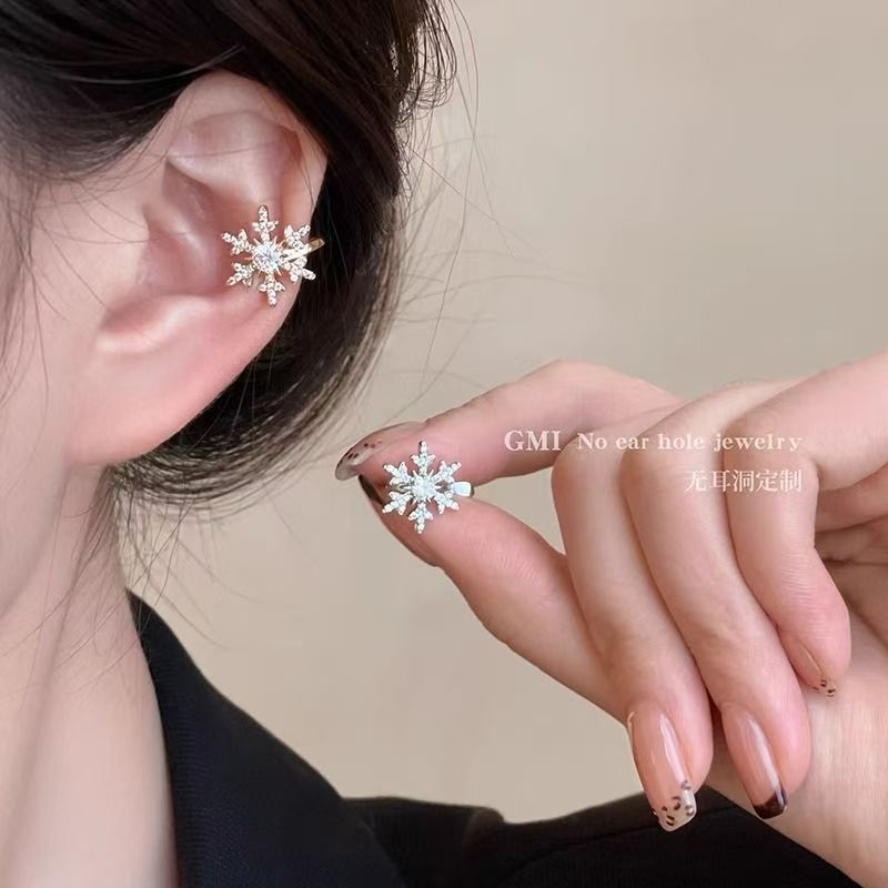 Elegante y compacto clip de hueso de orejas de copo de nieve sin agujeros de orejas pendientes de orejas de lujo ligero para mujeres de nicho sensación de diseño de red explosión pendientes