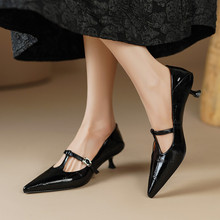 欧洲站黑色丁字扣带小短跟时装女鞋23年春季新款办公室通勤高跟鞋