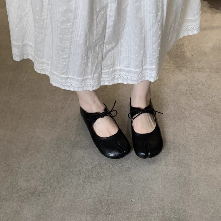 Zapatos franceses de fondo plano y poco profundo para mujeres 2026 otoño nuevo dedo con zapatos de ballet de pezuña de cerdo