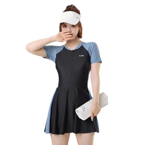 Plus-size women's swimsuit, one-piece sports skirt-style casual swimwear for curvy ladies—covers up and flatters plus-size figures, extra-large and extra-bulky, modest yet slimming, perfect for hot springs.