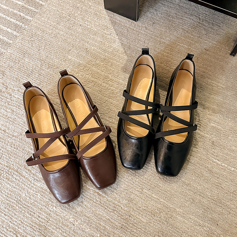 Zapatos de cuero suave hechos a mano para mujeres 2024 nuevos zapatos de cabeza cuadrada con cinturón cruzado Marizhen zapatos de estilo retrógrado francés
