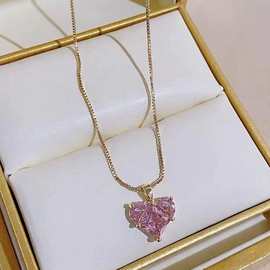 粉色爱心吊坠项链女新款简约时尚感气质锁骨链甜美桃心配饰