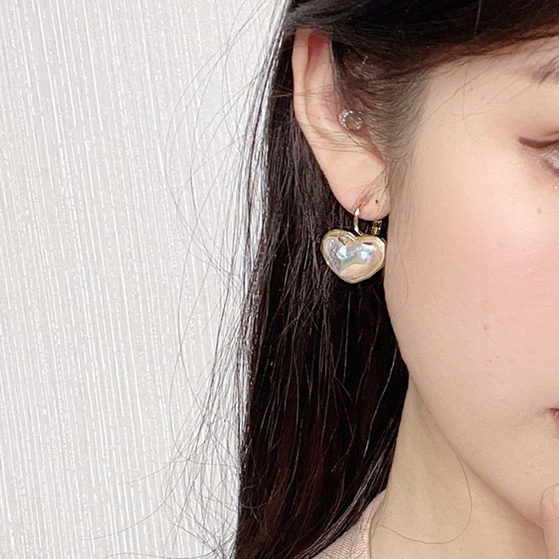 Fashion Pearl Heart Shape Earrings Korean Style Heart-shaped Copper Earrings display picture 2