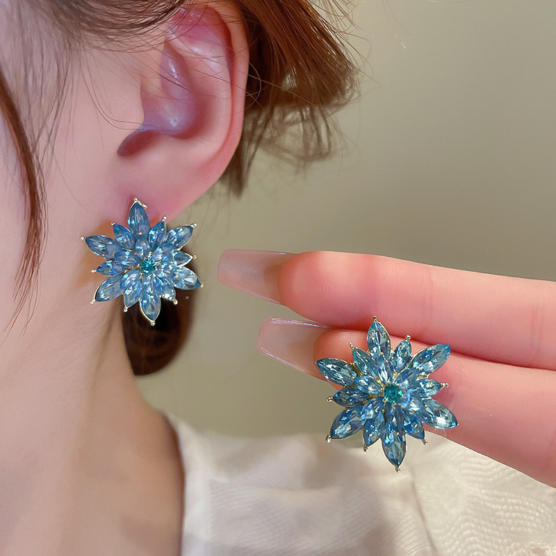 Ear Studs Classification 1 Pair Quantity 1 Pair Classic Style Flower Copper Inlay Rhinestones Ear Studs