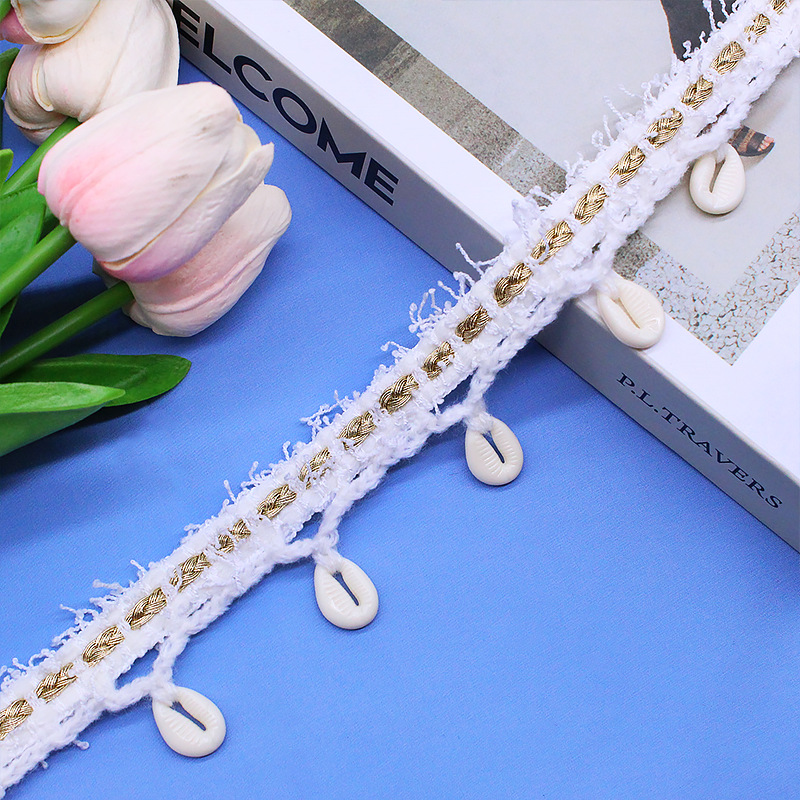 �ߵ�ʱ�а�ɫë��֯�������ǵ�׹���� ����װ��ñ�����λ��߸���