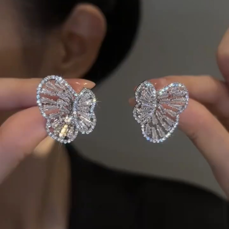 1 Pair Elegant Lady Butterfly Plating Inlay Alloy Zircon Ear Studs display picture 1