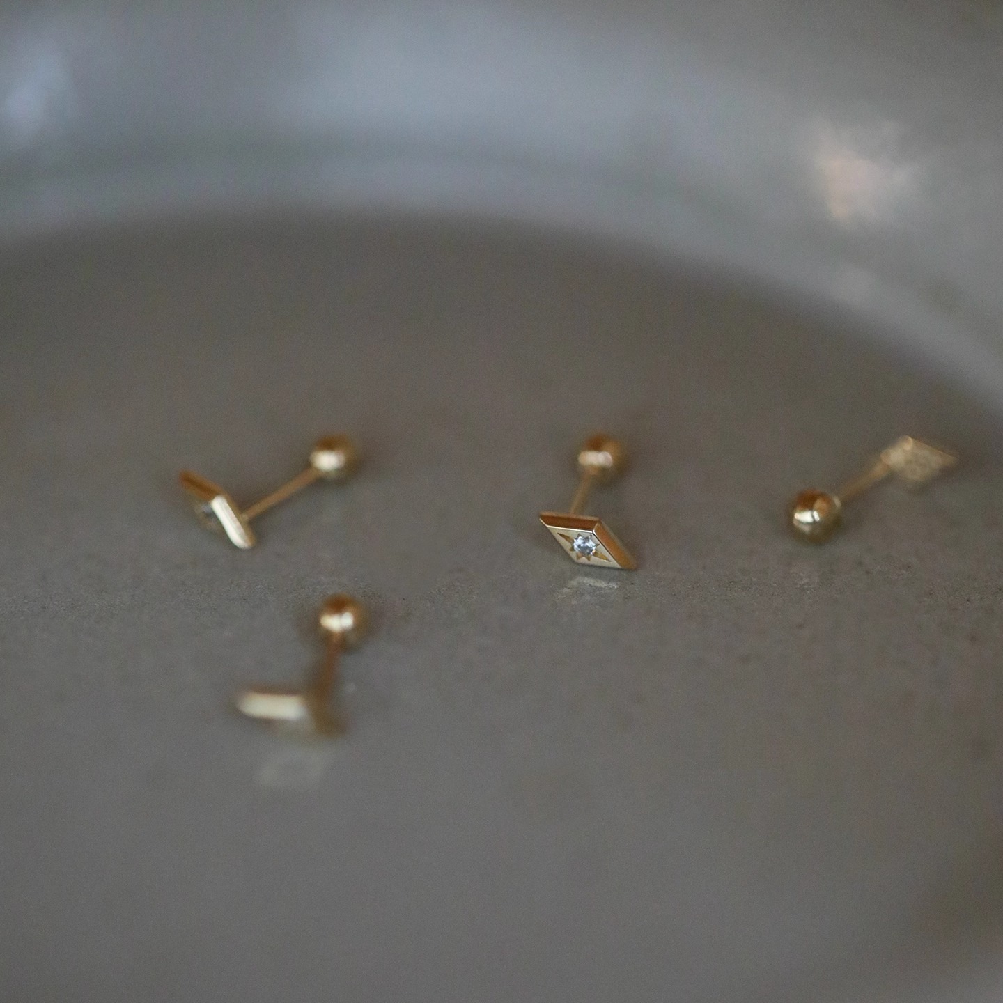 Hypoallergenic Titanium Stud Earrings For Sleeping And Healing_voghion.com