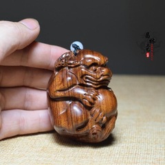 Hongmei Wood Carved Novelty Handle, Contentment Brings Happiness, Redwood Small Pendant, Wooden Craft, Display Piece, Wood Carving/Root