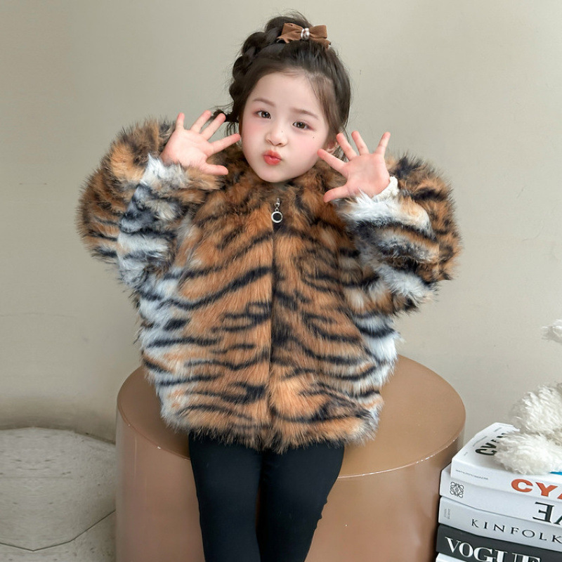 女童秋冬季外套2025新款儿童冬装女宝宝上衣女孩冬款小老虎毛毛衣
