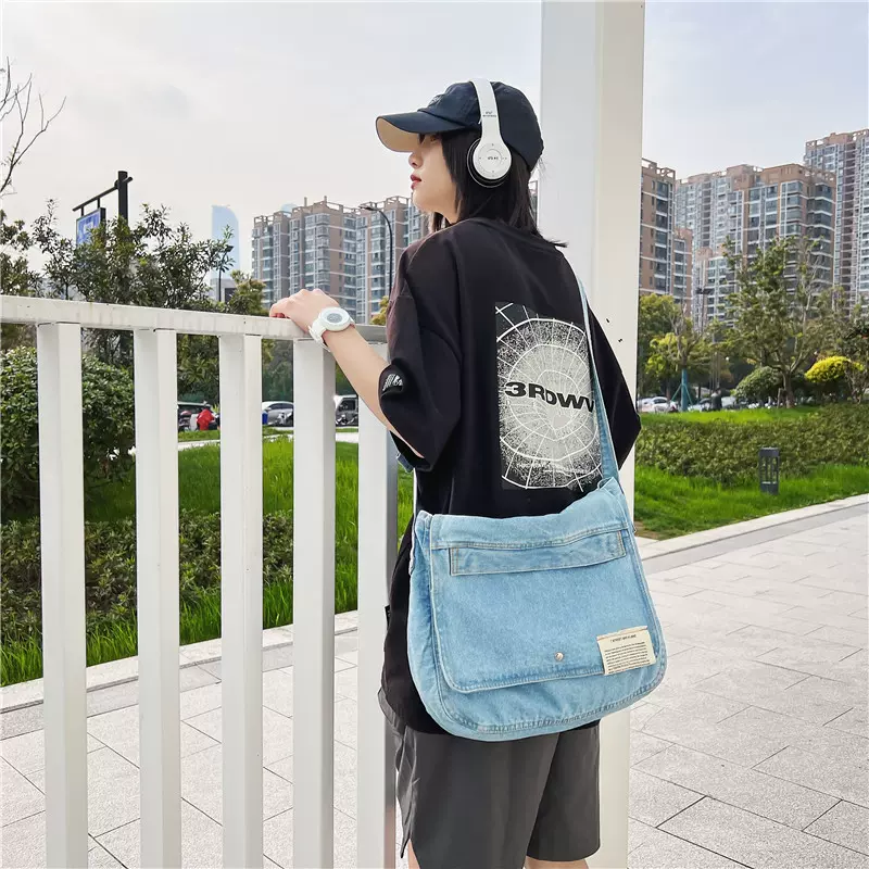 复古INS牛仔布斜挎包男潮牌新款小众休闲包街头时尚单肩包学生包