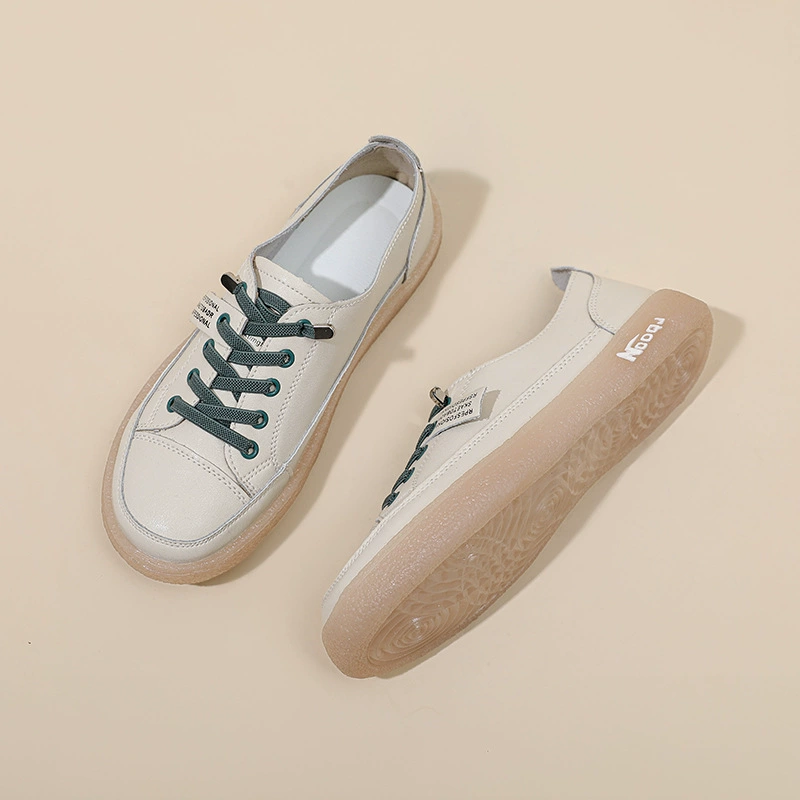 Новая корейская версия маленьких белых туфель на весне 2025 года