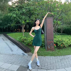 墨の緑の復古の花のワンピースの女性の春夏のフランスの高い腰の修身はやせているノースリーブのサスペンダーのスカートのギャルのショートスカートを現します。