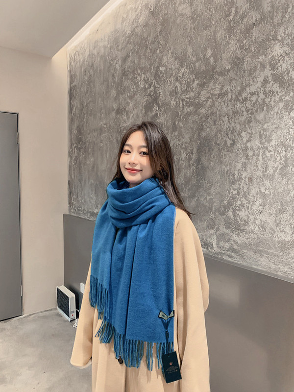 マフラーの女性の冬の新型ウールはカシミヤのマフラーの純色に似せています。|undefined