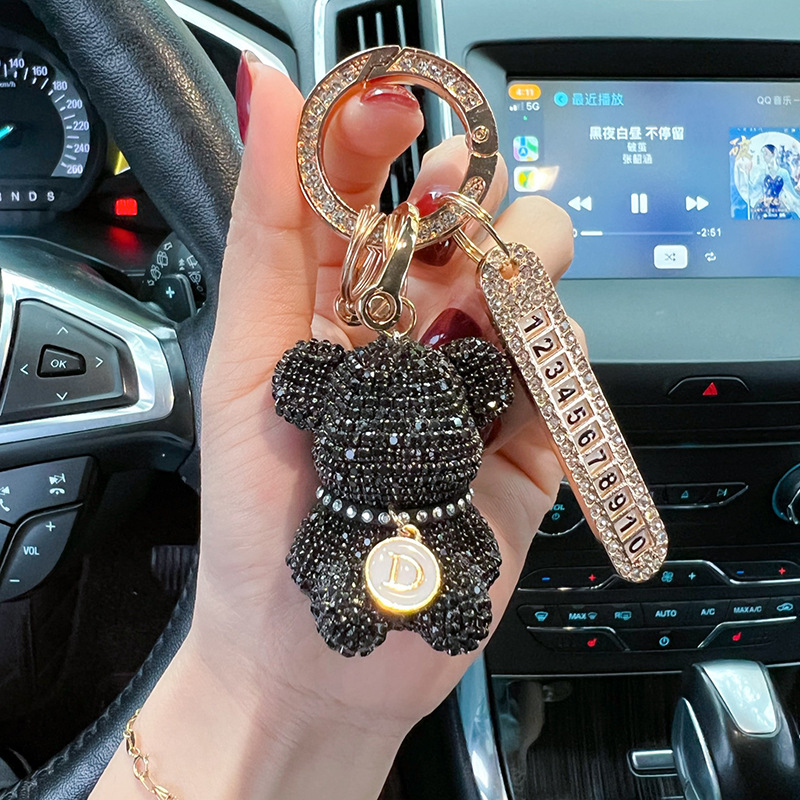 Collar de dibujos animados creativo letras llenas de diamantes placa de número de oso llavero de automóvil anti-perdida llavero regalos para hombres y mujeres